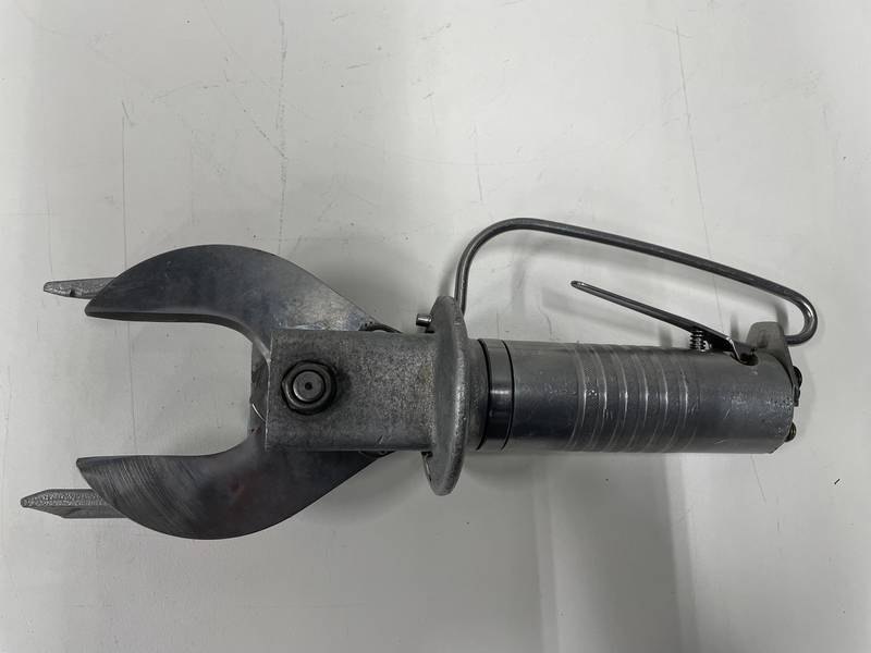 Leg cutter