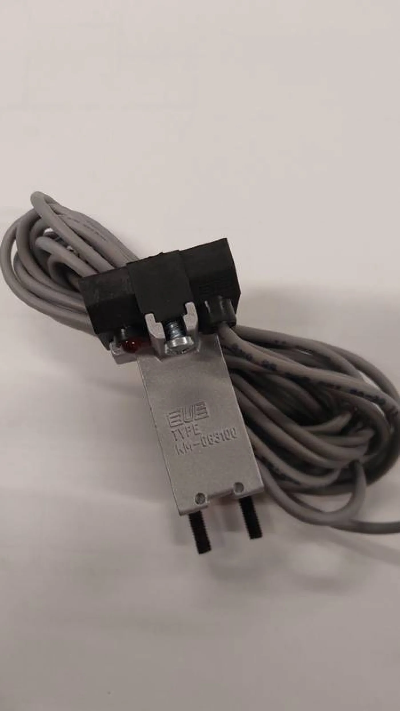 Magnetic proximity switch - 2
