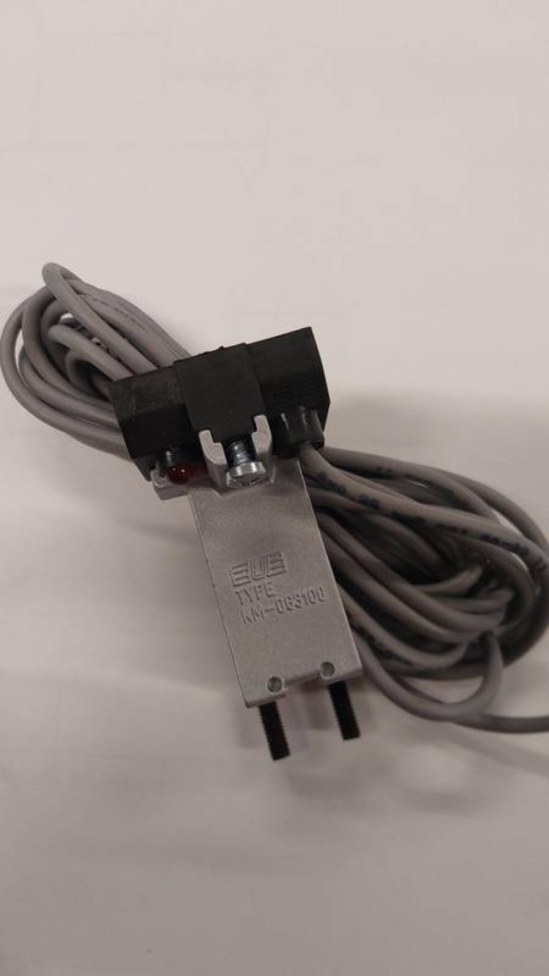 Magnetic proximity switch