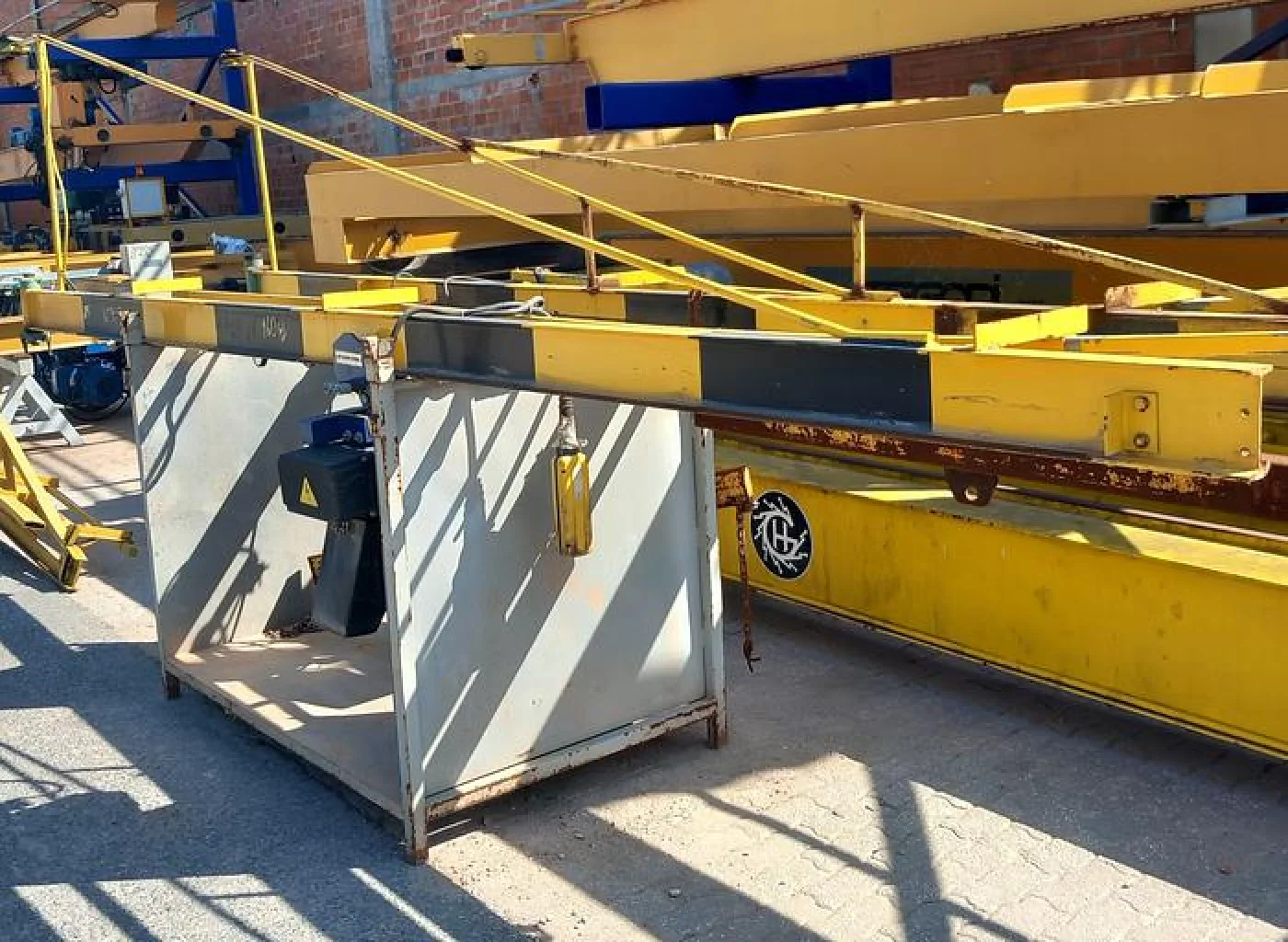 Guincho elétrico de bandeira de 250kg - 1