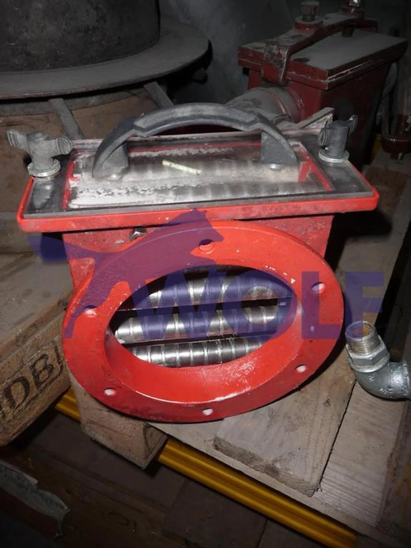 Magnet-Metallabscheider (rot) - in Normalstahlausführung. - 1