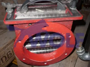 Magnet-Metallabscheider (rot) - in Normalstahlausführung.