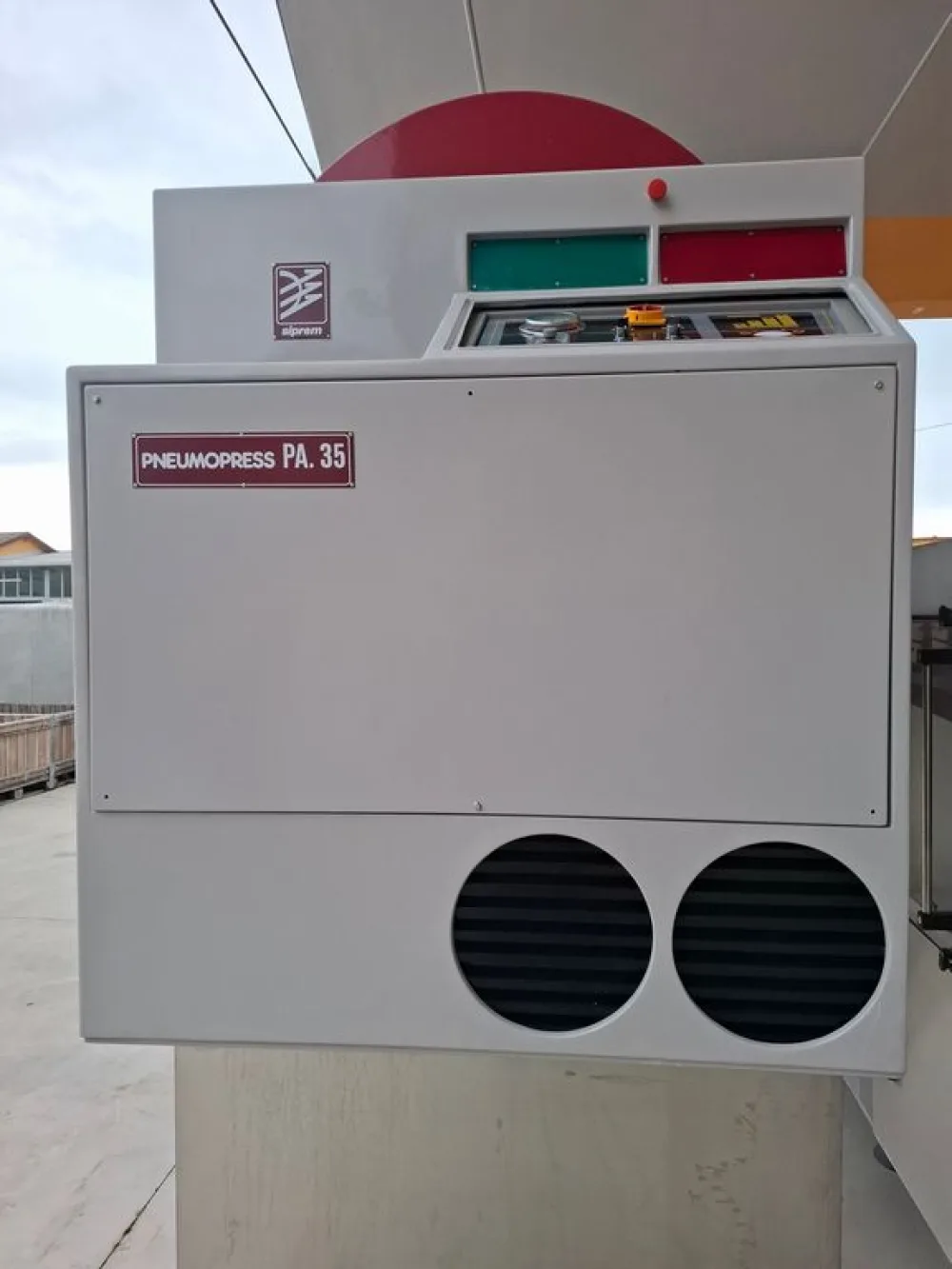 STAINLESS STEEL MEMBRANE PRESS, SIPREM FIRM MODEL PA35, CAPACITY HL 35, OPEN CYLINDER, SECOND HAND MACHINE