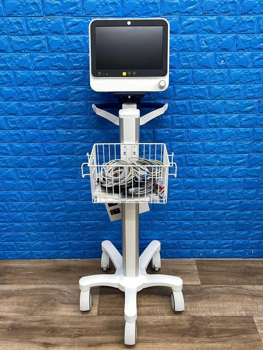 GE B125 Patients Monitor YOM: 2020 Include E-miniC Gas Module Without battery.
