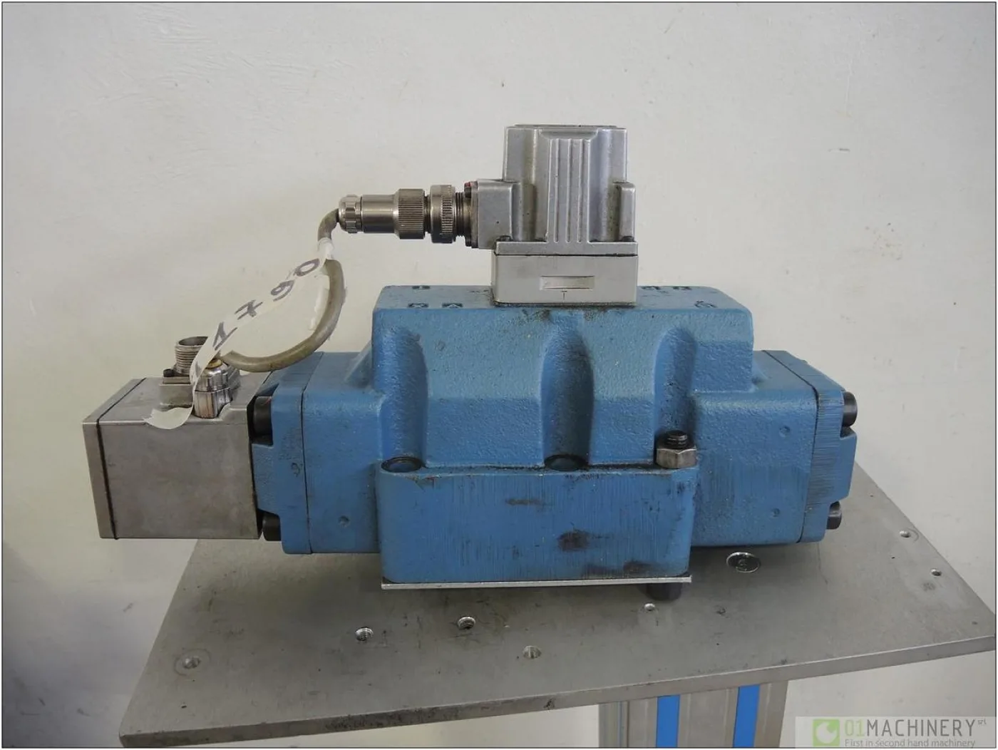 2004 MOOG D663-5701 AI1790 - 4
