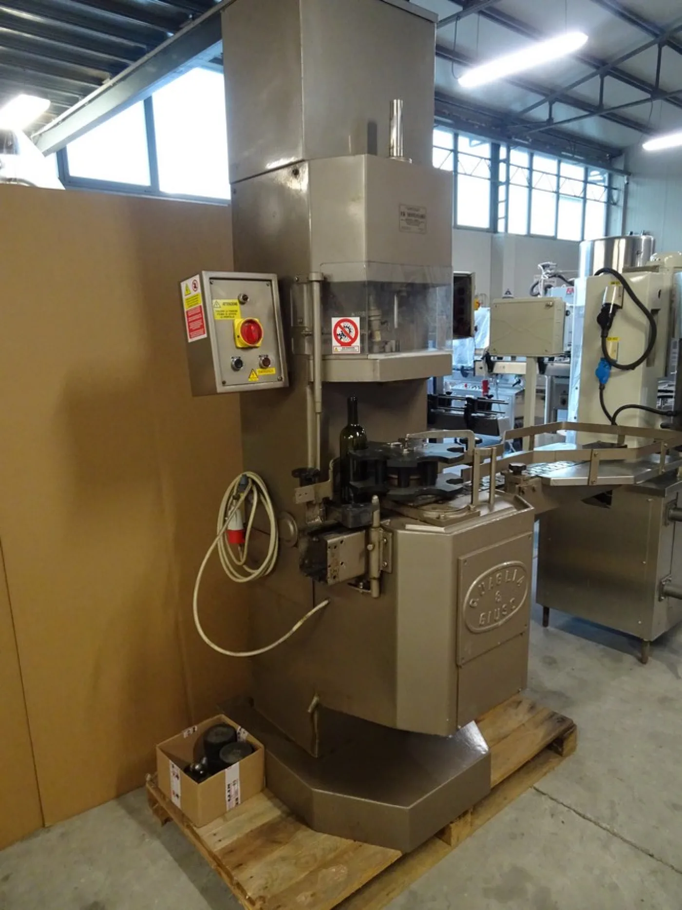 AUTOMATIC CORKING MACHINE FIRM QUAGLIA AND GIUSO, SINGLE HEAD FOR NATURAL CORK, SECOND-HAND MACHINE - 8