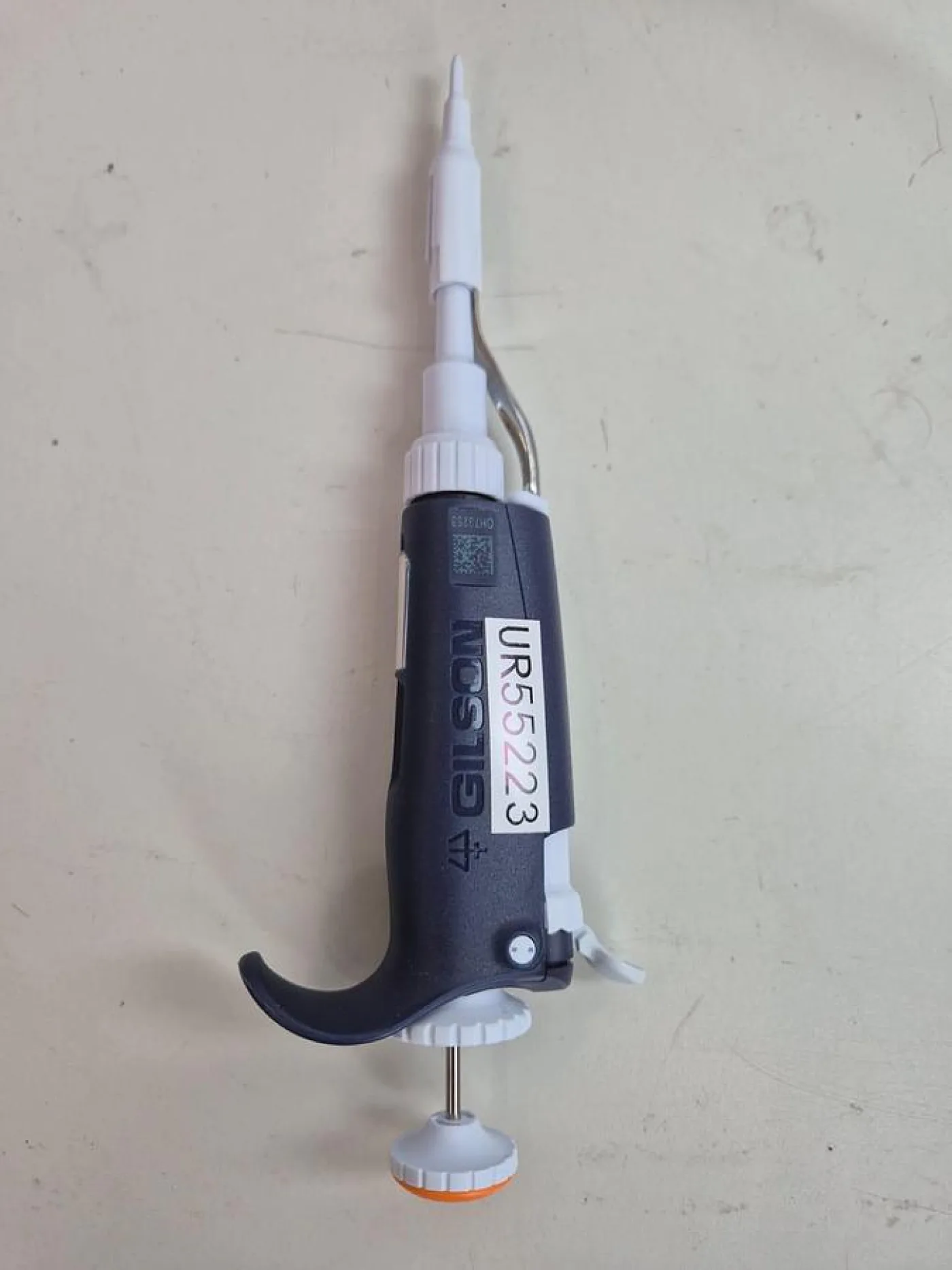 Gilson PIPETMAN P20 2-20uL Single Channel Pipette Colour-code Orange - 1
