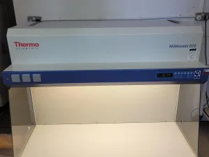 Thermo Scientific Heraguard ECO 1.5 Laminar Flow Clean Bench