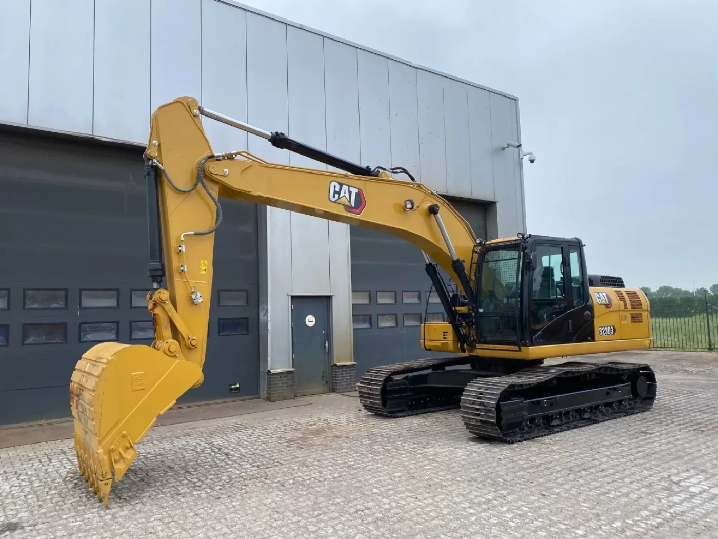Caterpillar 323D3 - 2