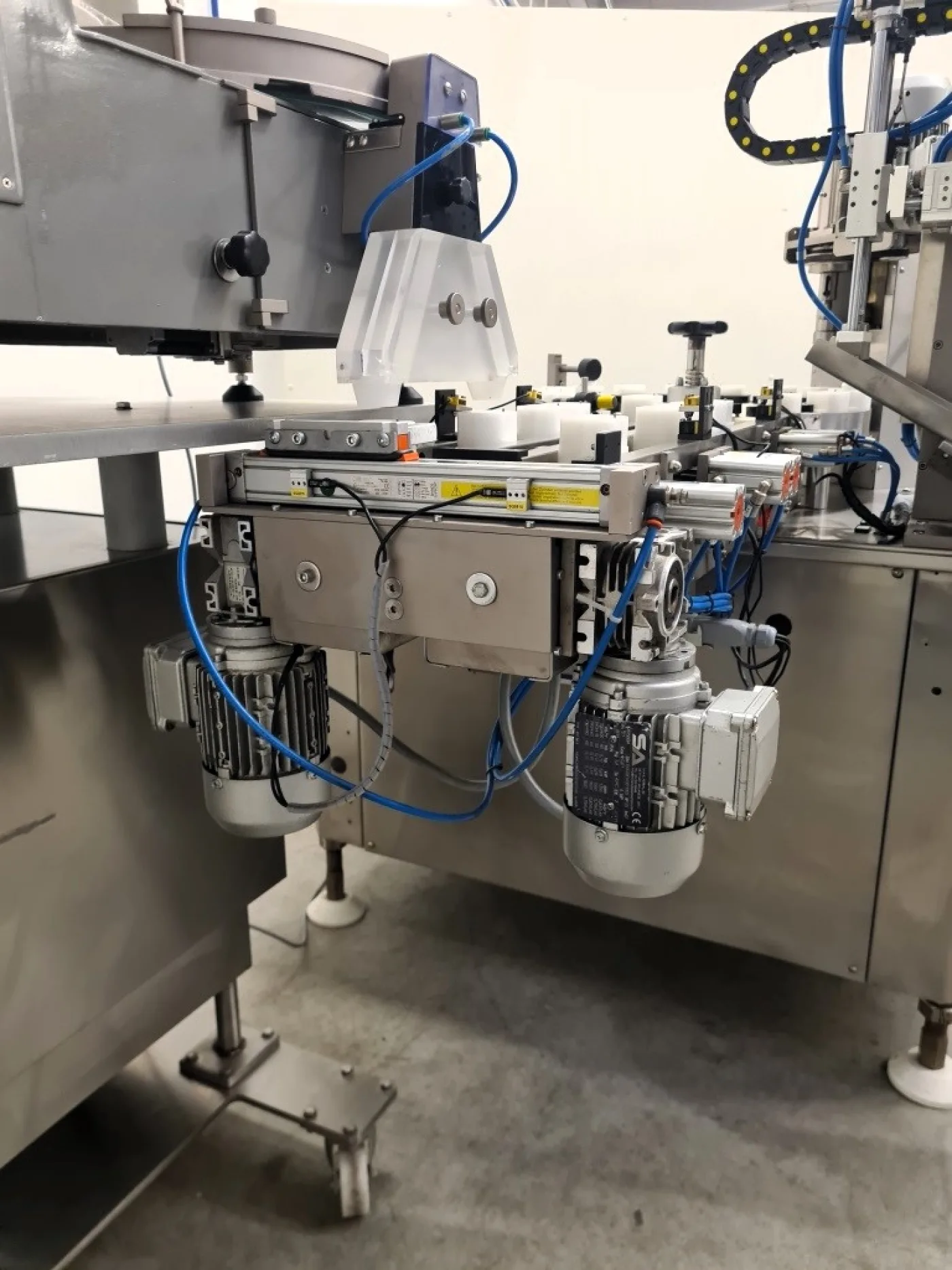 CONTACOMPRESSE CON RIEMPIMENTO E TAPPATURA – KING – MOD. TB4 - 4