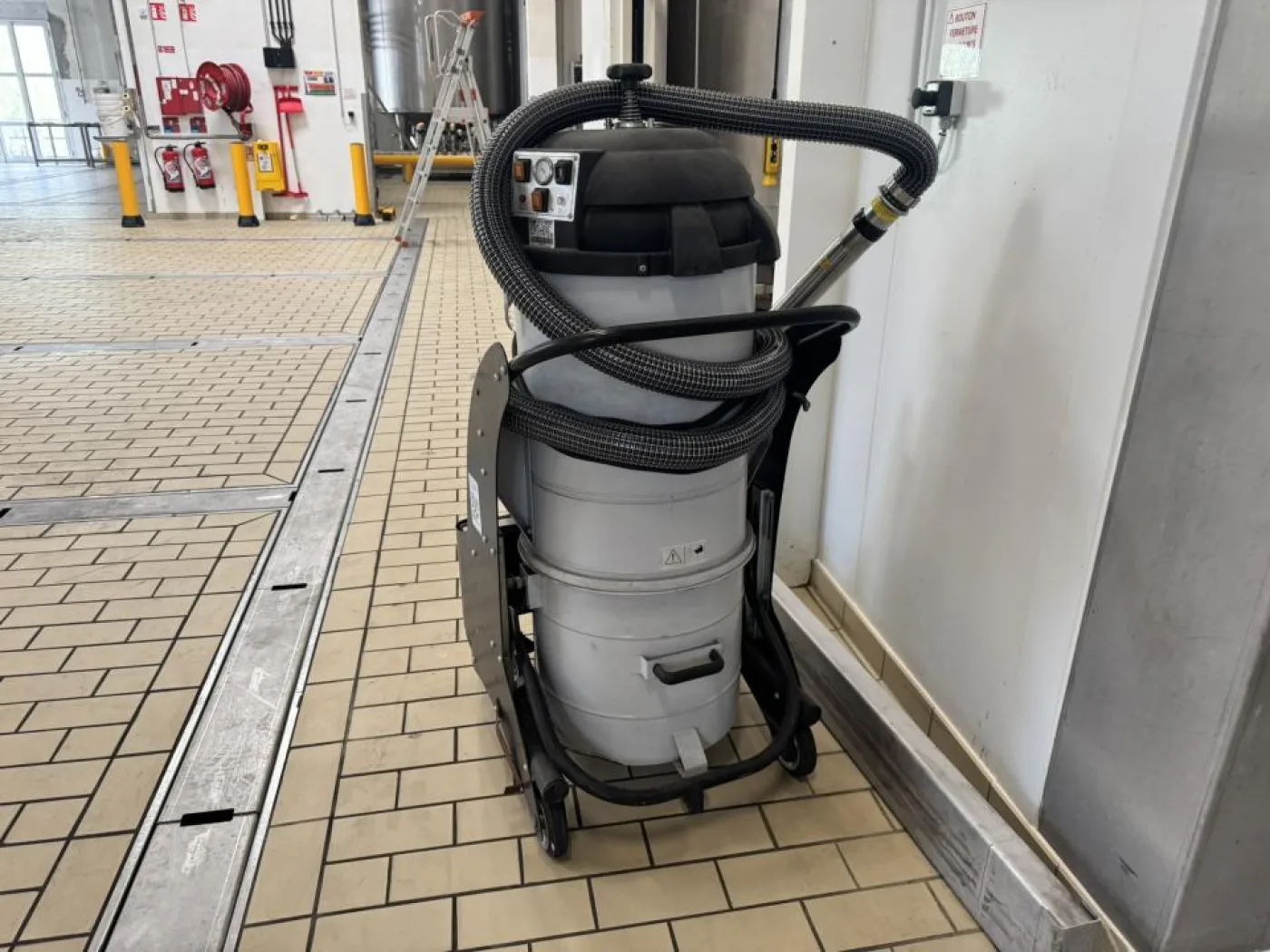 2010 Kärcher professional Industriell wet/dry vacuum cleaner - 8