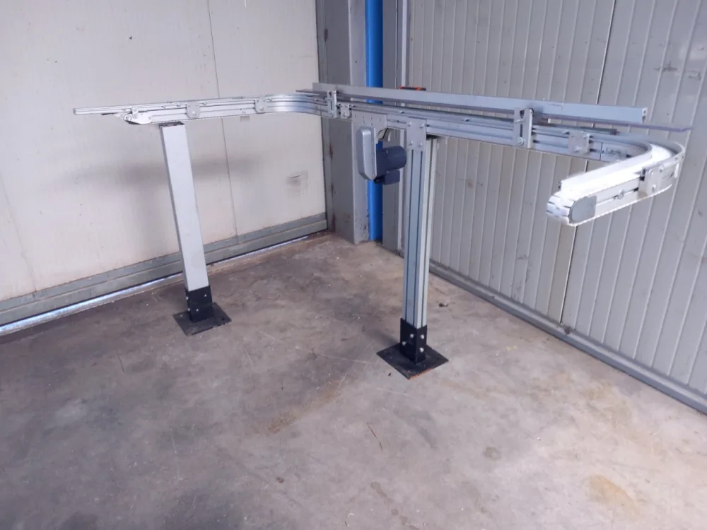 NASTRO TRASPORTATORE MOTORIZZATO, DUE CURVE A 90° – FLEXLINK