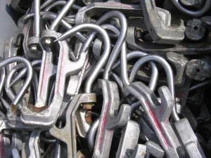 Pallet box cattle hooks with contra