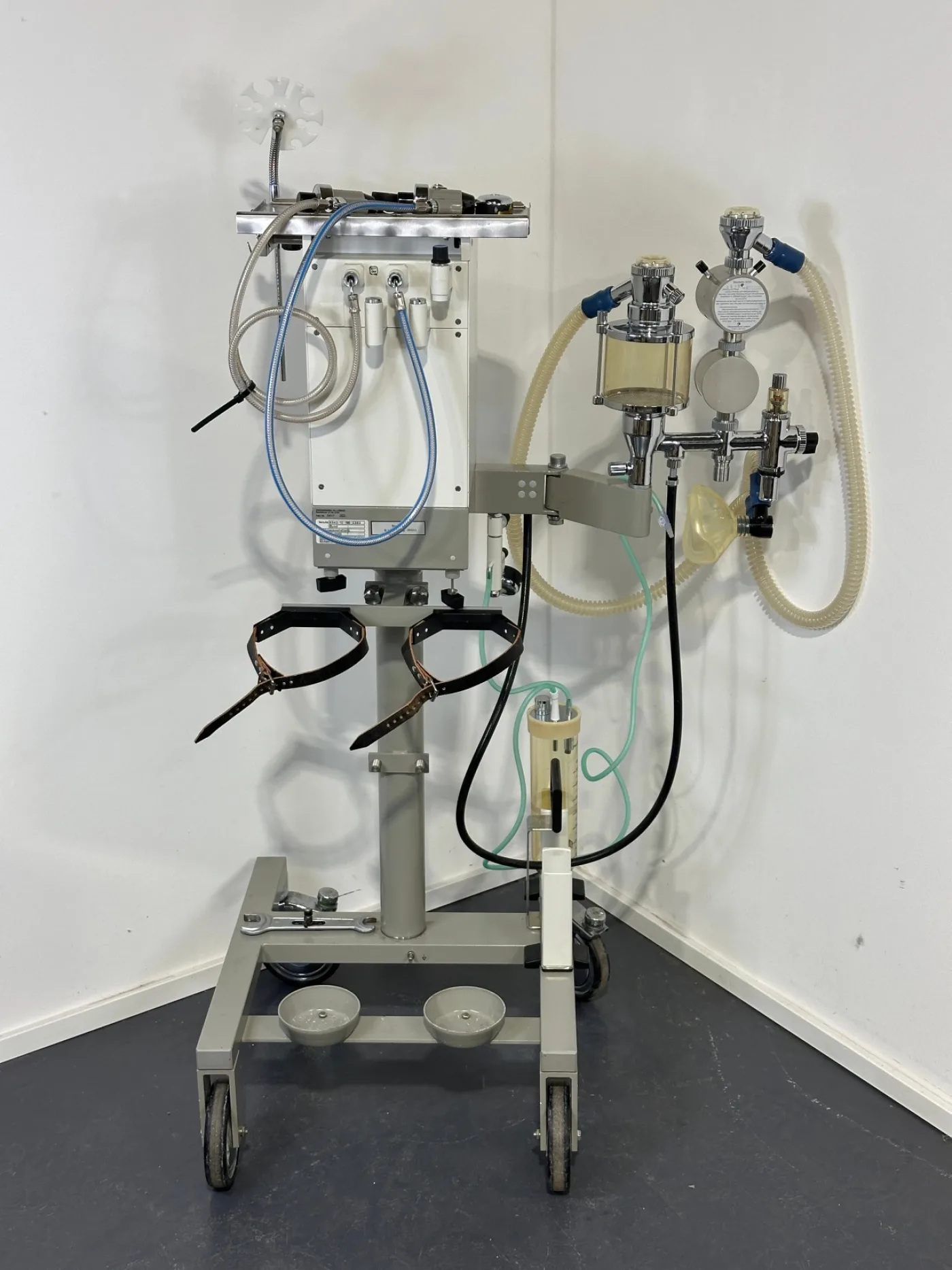 Dräger Sulla 808 grau Narkosegerät auf Fahrwagen - 4