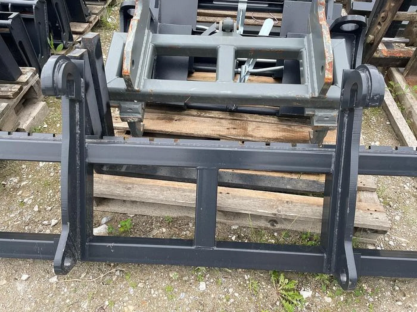 BIG Volvo BM Palettengabel 180 cm breit mit 4 t Tragkraft - 2
