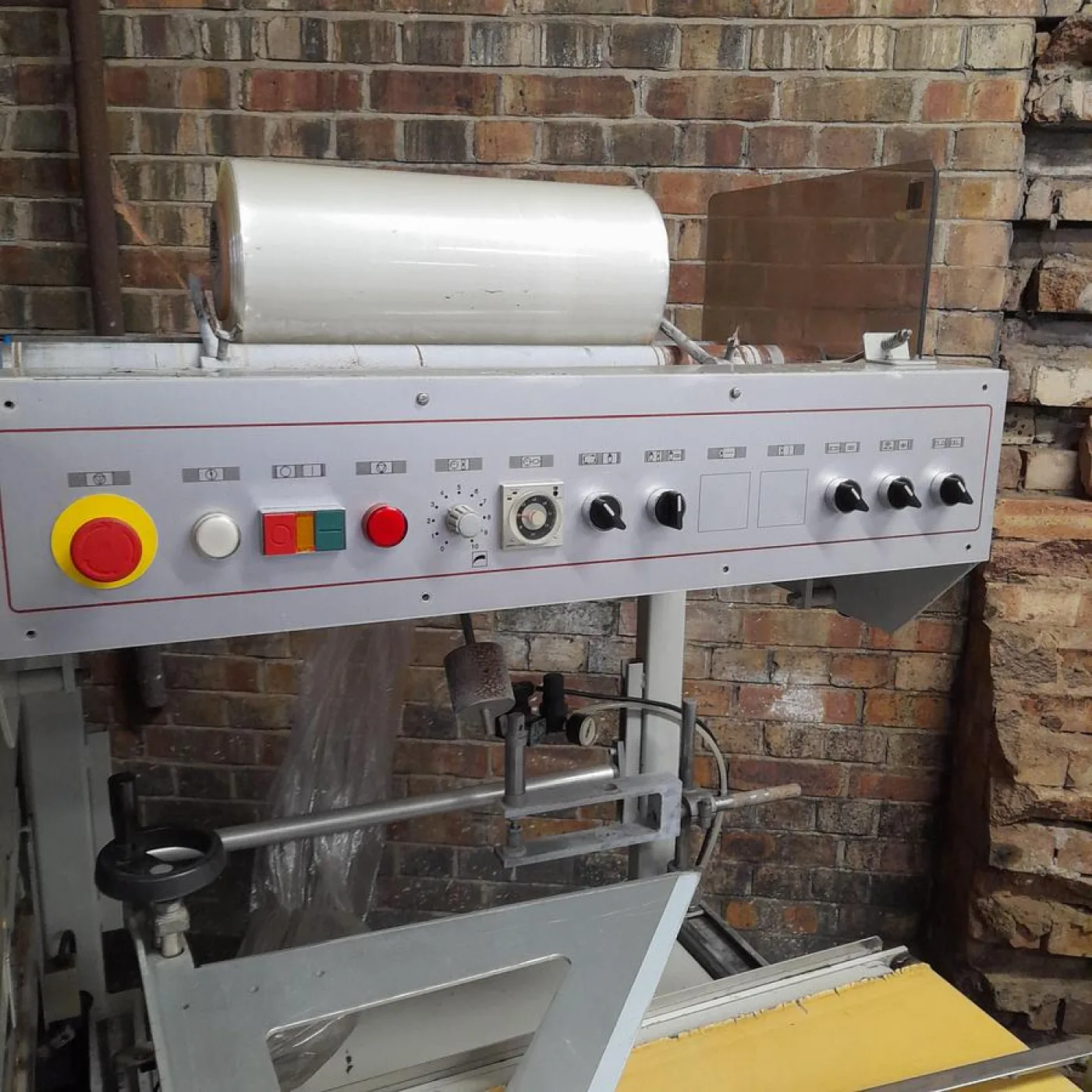 Rochman L-Sealer Shrink Wrapping Machine - 4