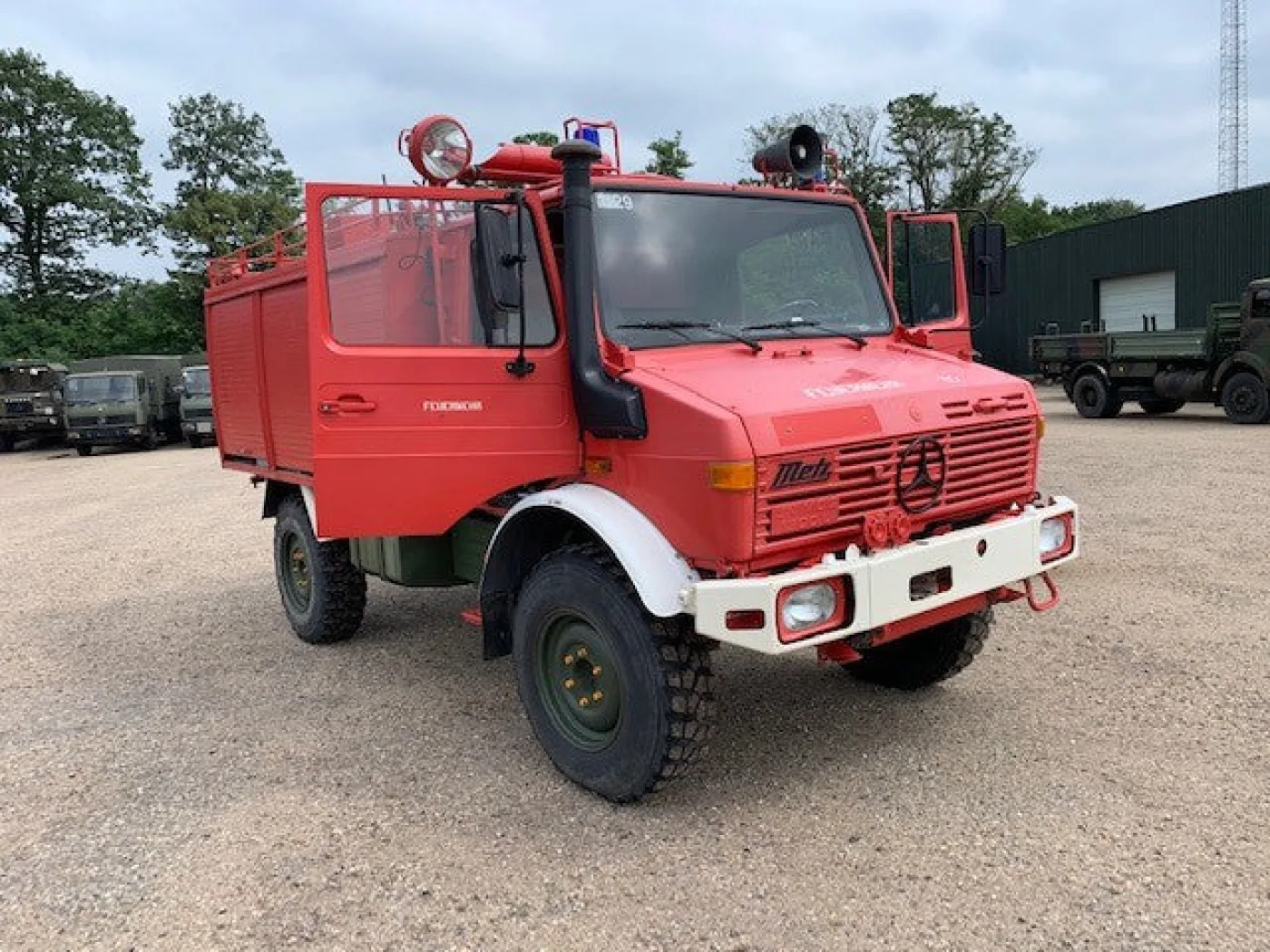 Mercedes-Benz Unimog U 1300 L - 1