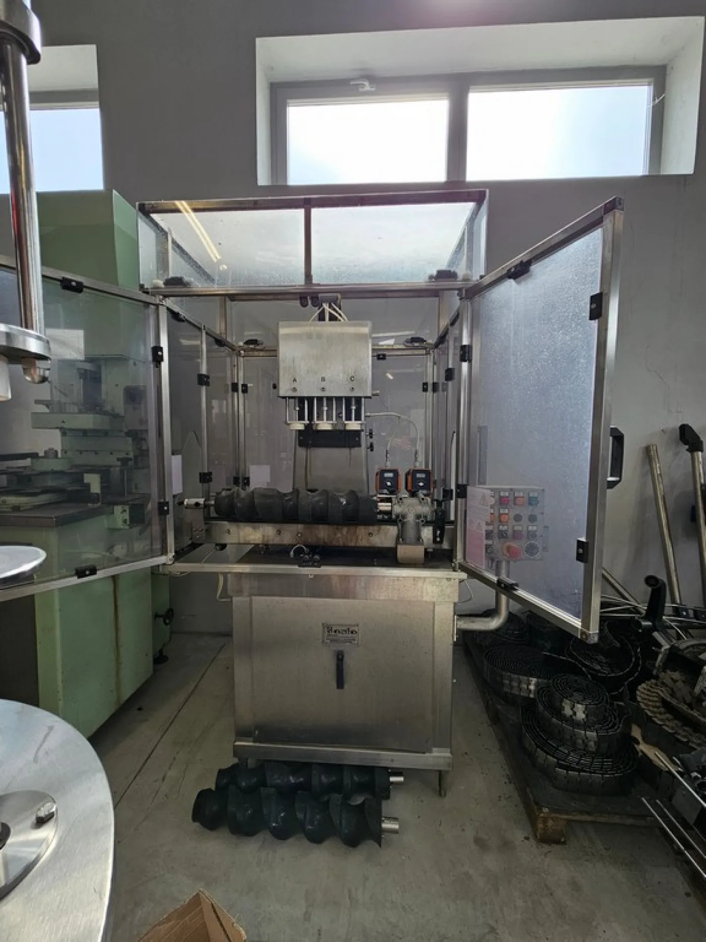 STERILIZER FOR INJECTING SULFUR DIOXIDE INTO BOTTLES, BOSIO BRAND, SECOND-HAND MACHINE - 6