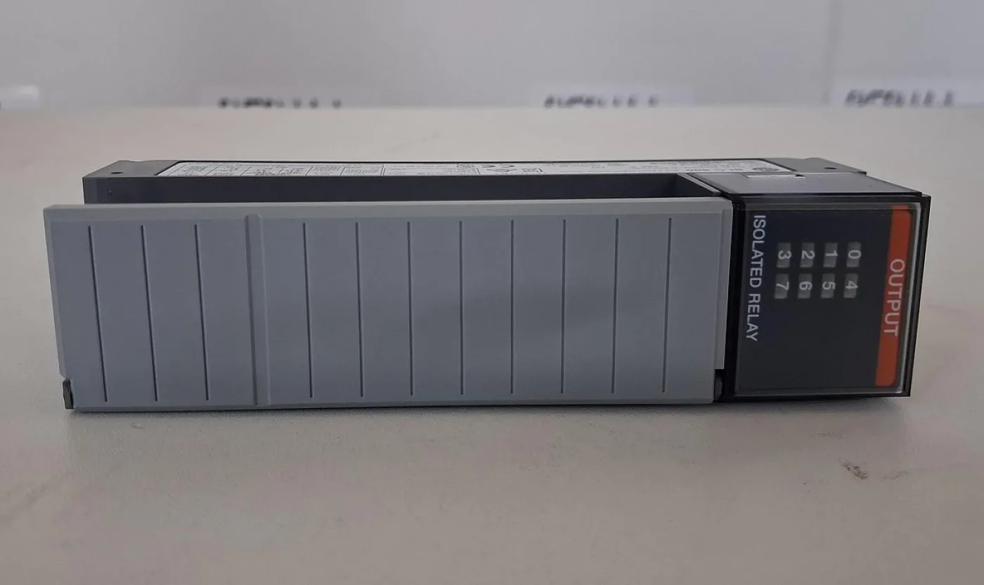 Allen-Bradley SLC 500 1746-OW16 Isolated Relay Output Module - 6