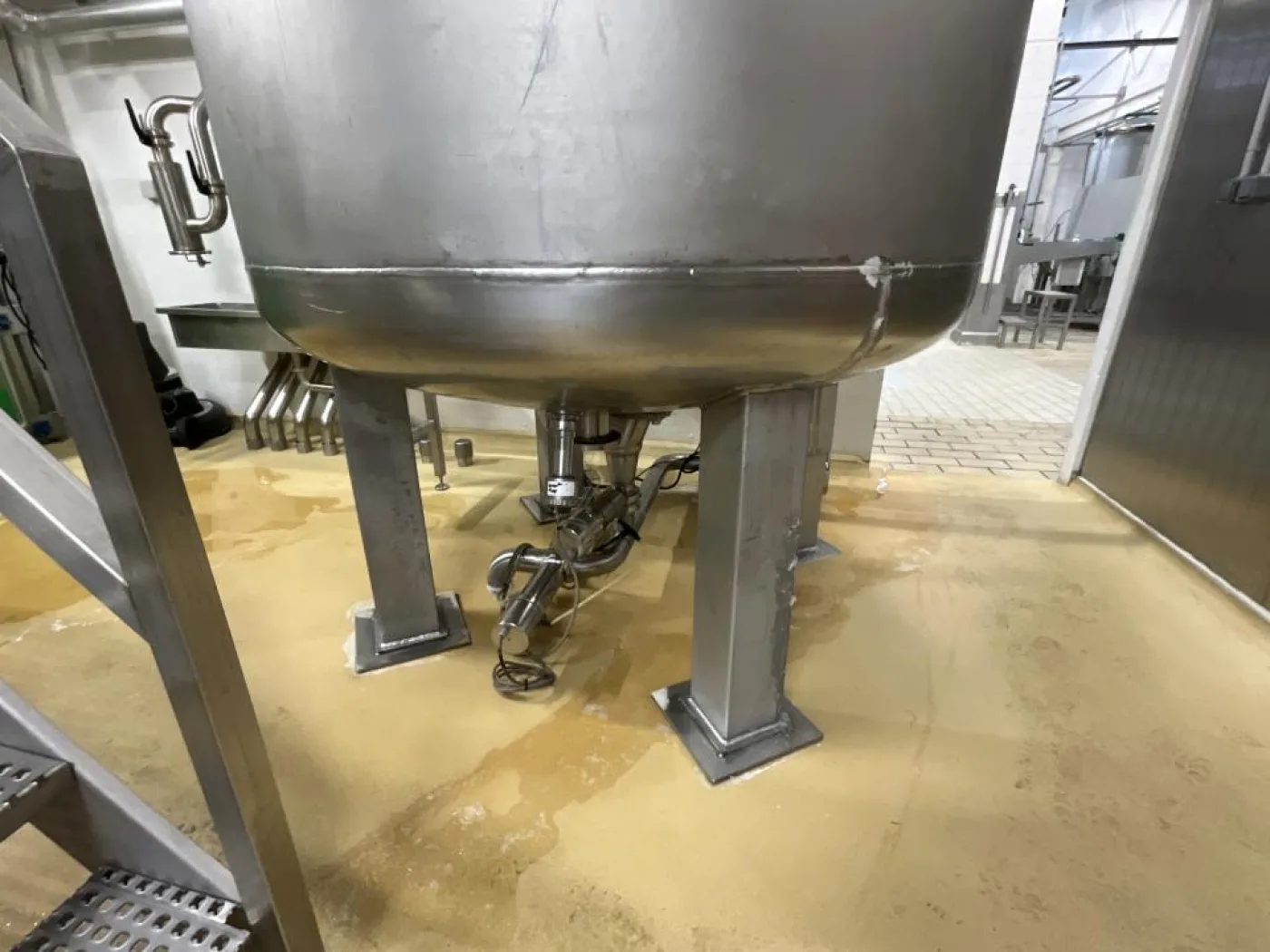 Unknown Circa 7000 Litre Stainless Steel Vertical Tank - 4