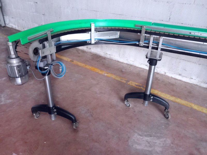 NASTRO TRASPORTATORE CON CURVA