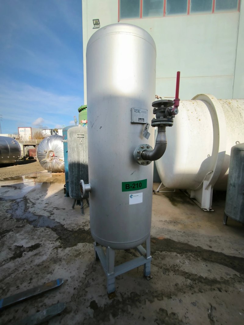 1000 LITRE IRON COMPRESSED AIR TANK