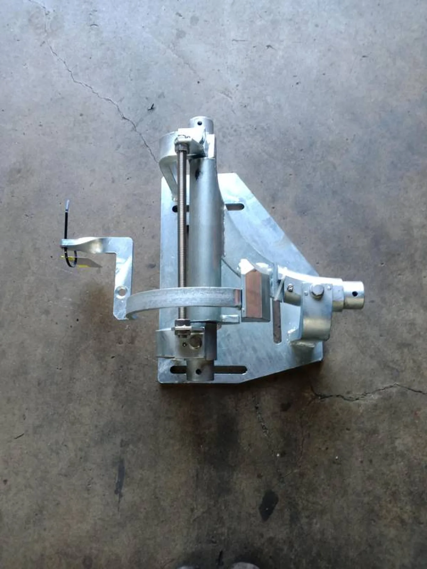 Switch right inside 90°. Tube height 15 cm. On plate - 1