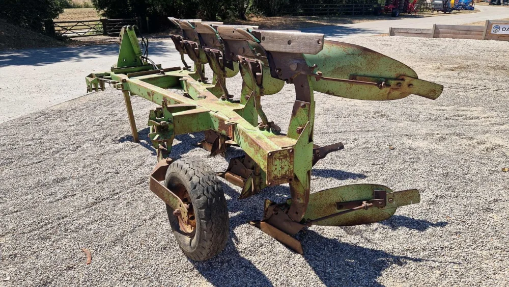 Dowdeswell DP7D3 4 Furrow Plough