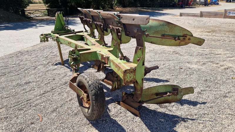 Dowdeswell DP7D3 4 Furrow Plough