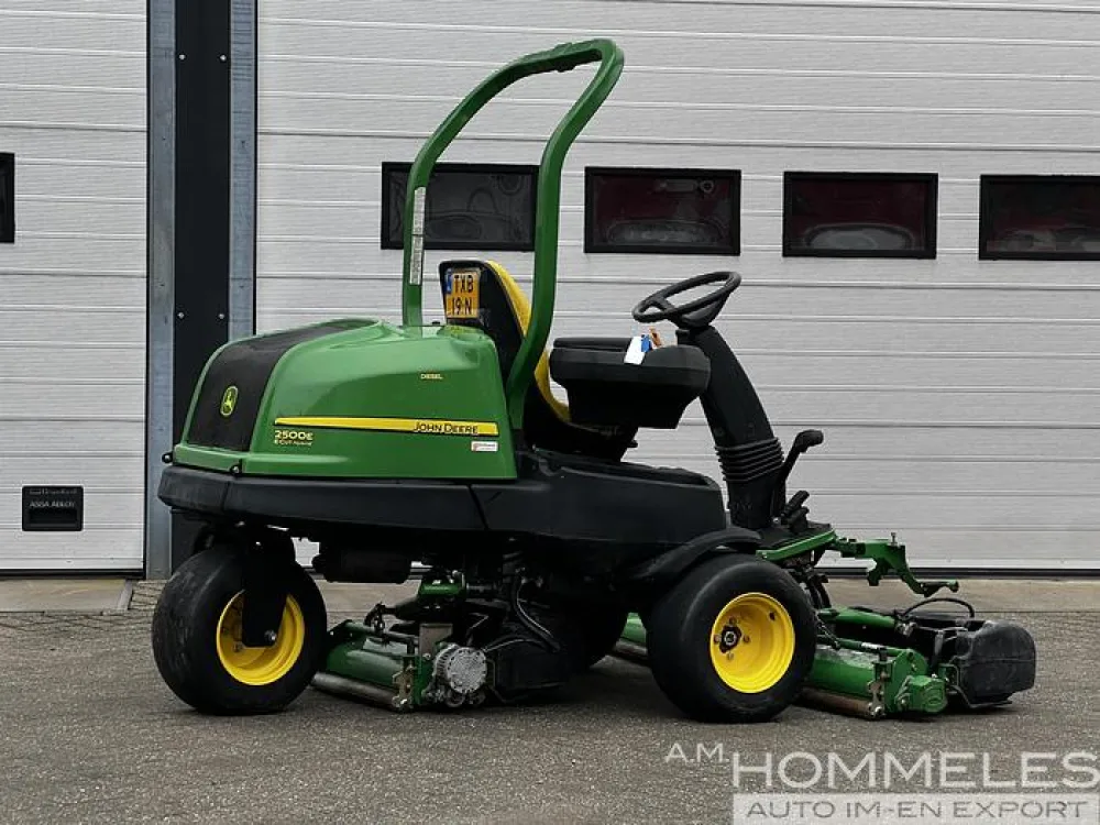 2012 John Deere 2500E E-Cut Hybrid scarifier