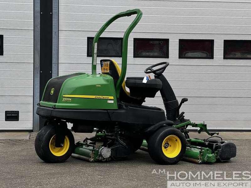 2012 John Deere 2500E E-Cut Hybrid scarifier