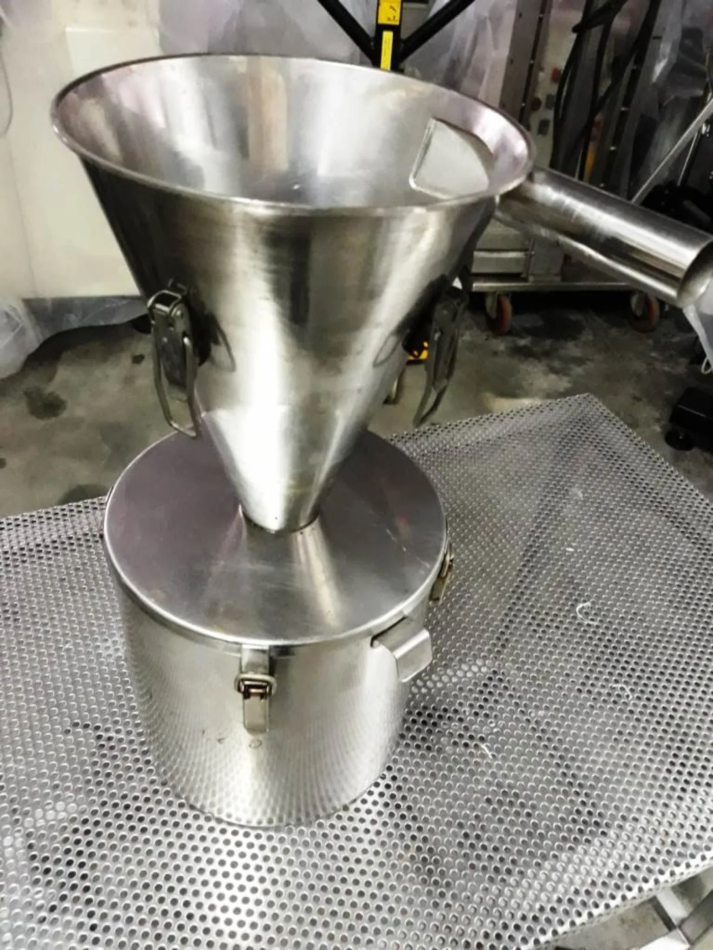 TRAMOGGIA CON CONTENITORE DI RACCOLTA IN ACCIAIO INOX - 2