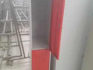 Single lockers, Red