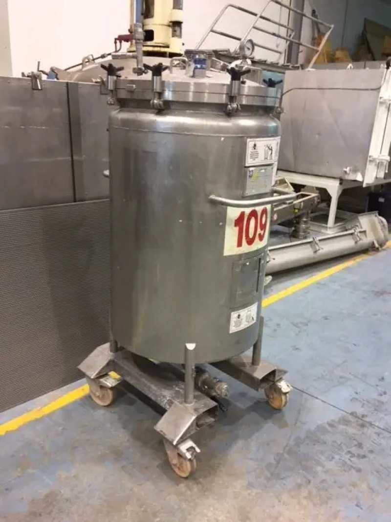 STAINLESS STEEL TANK 350 LITERS WITH USED SHIRT