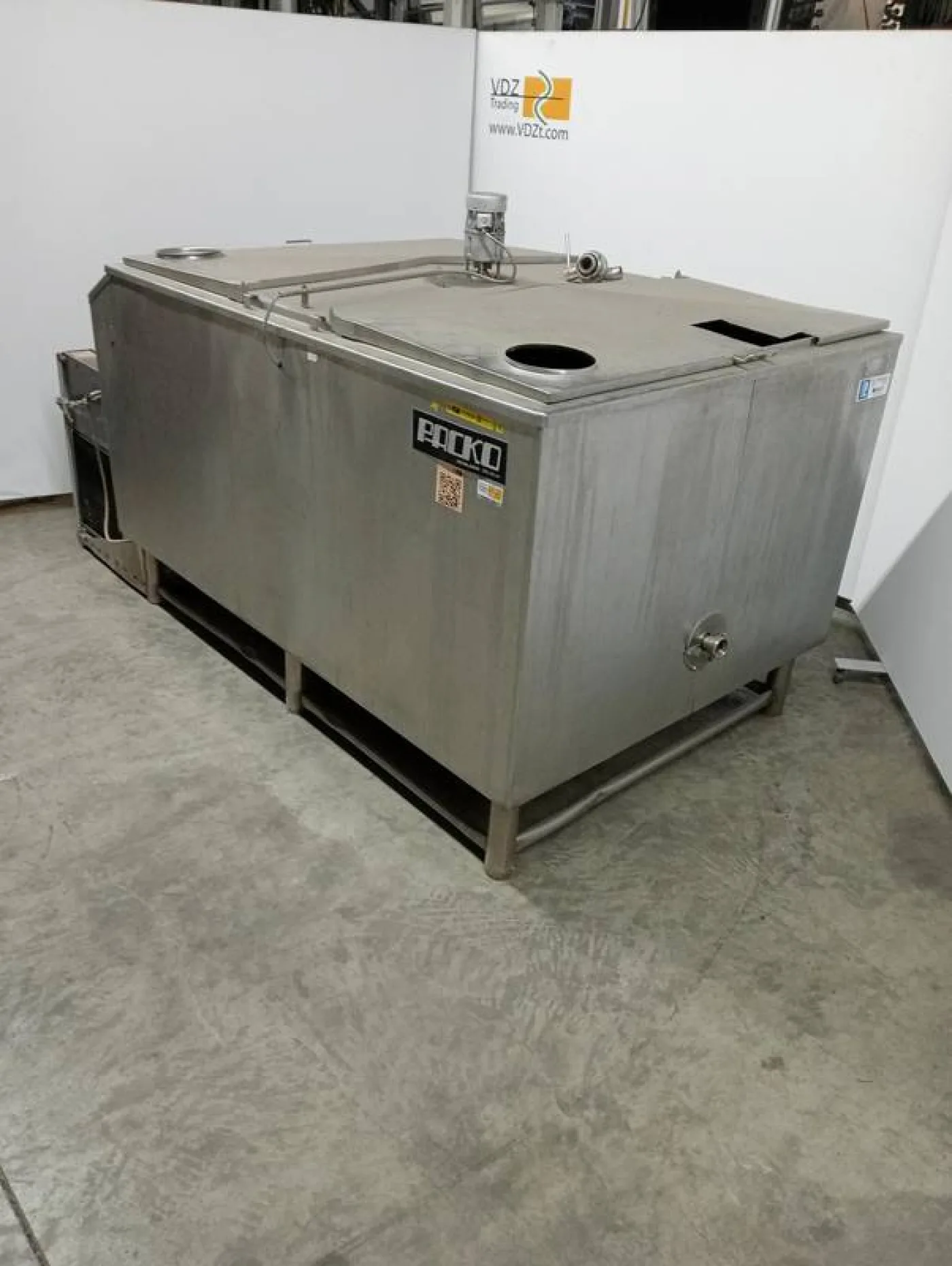 Blood tank with stirring mechanism - 5