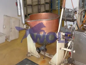 Kippkochkessel PETER VOSSEN - ca. 40 Liter Inhalt mit Gießschütte, Baujahr 2012.