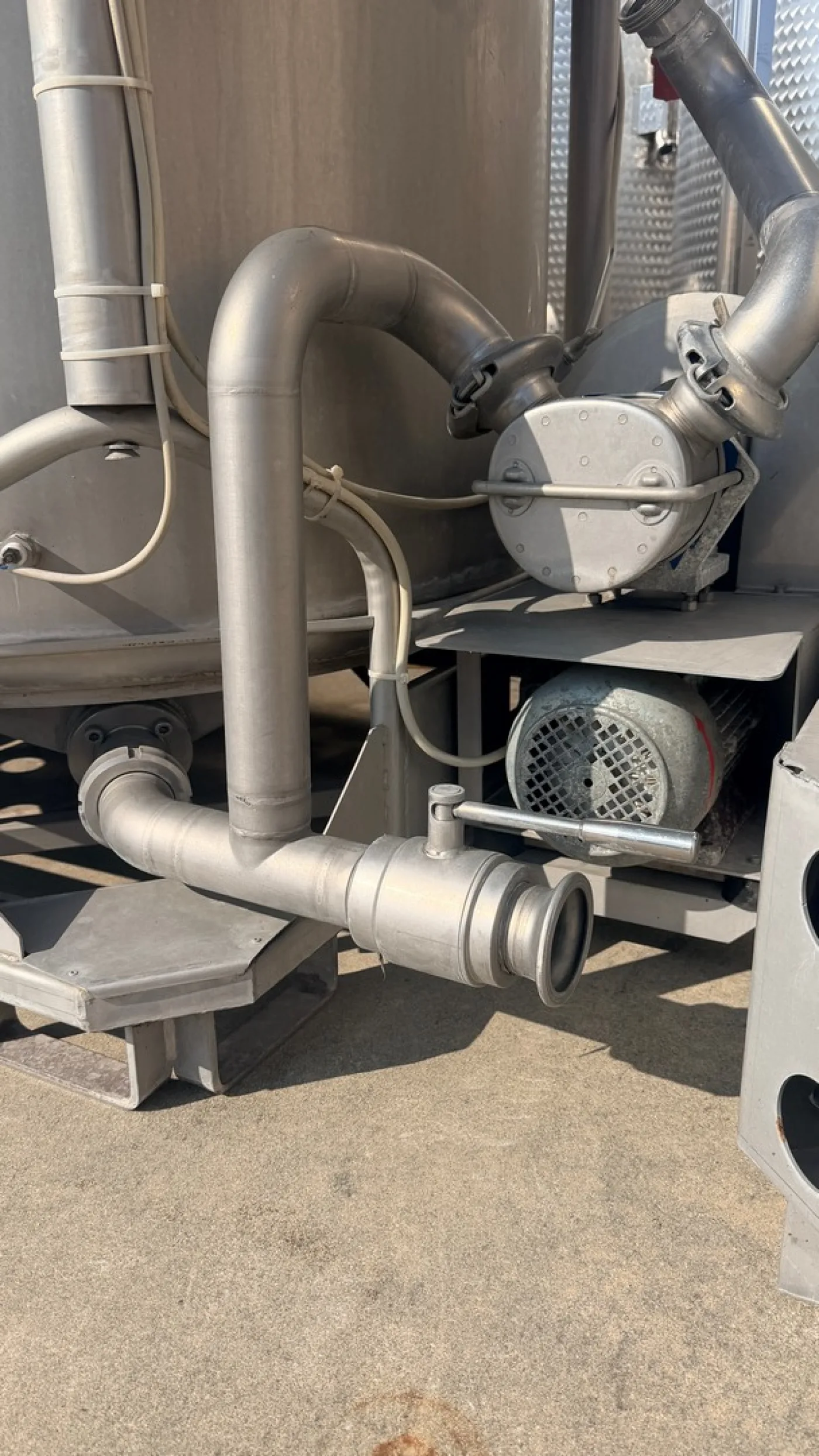 FORK-LIFTABLE/STACKABLE TANKS AZZINI FIRM, CAPACITY 1000 LITERS, SECOND HAND EQUIPMENT - 5
