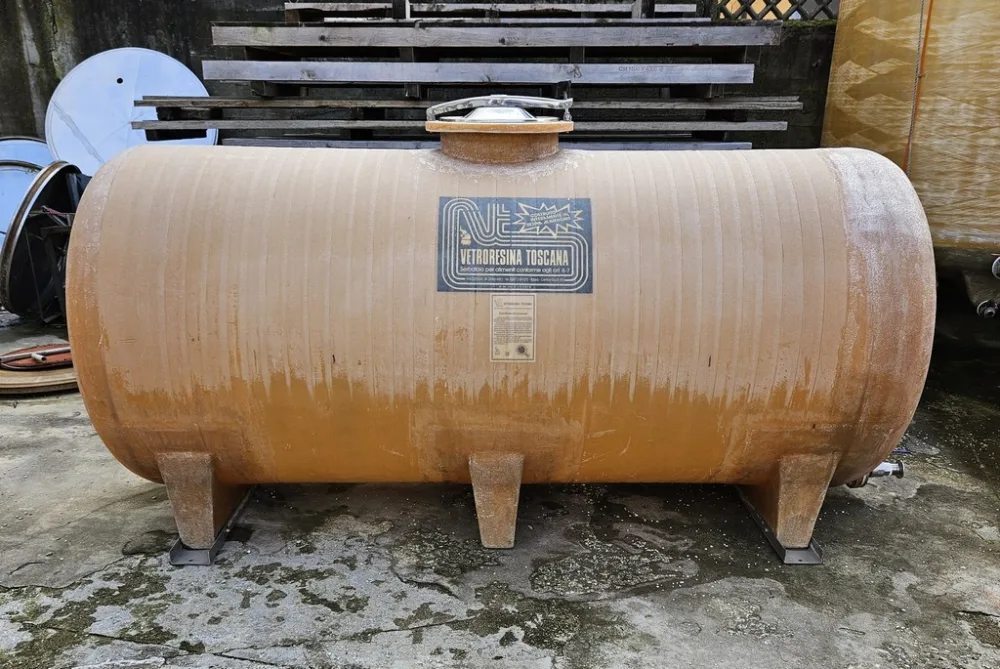 FIBERGLASS TANK LITERS 3000 (HL 30) FIRM VETRORESINA TOSCANA FOR CARRIAGE, SECOND-HAND EQUIPMENT