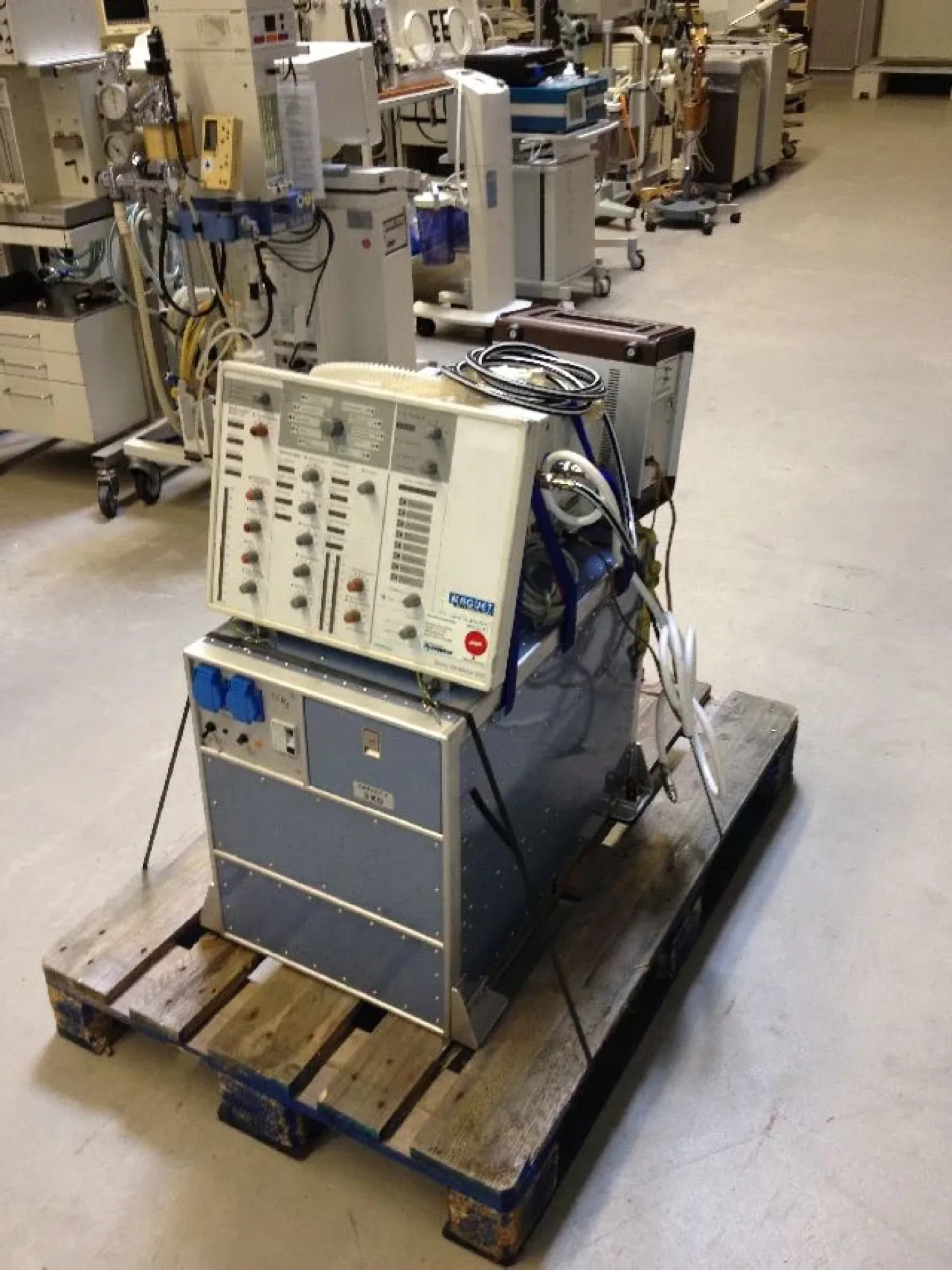 Siemens Servo 300 Beatmungsgerät (mobil für Hubschrauber) - 1
