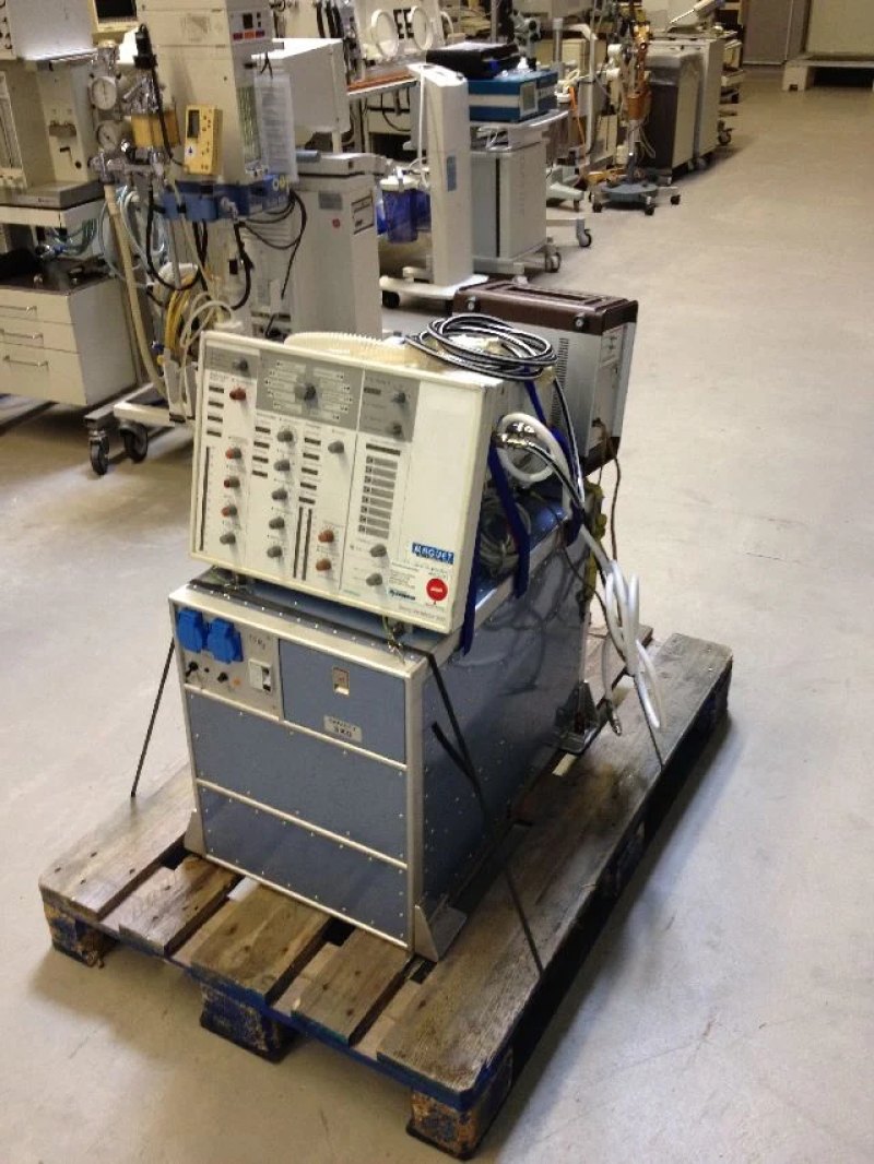 Siemens Servo 300 Beatmungsgerät (mobil für Hubschrauber)
