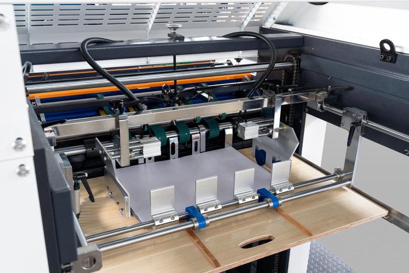 1300 HIGH-SPEED AUTOMATIC LAMINATOR