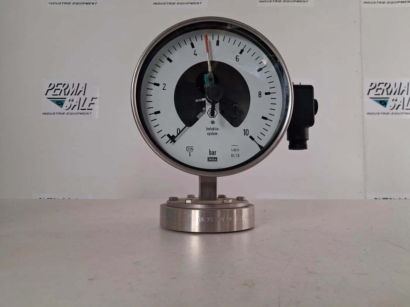 WIKA NG160 Pressure Gauge 0–10 bar with Inductive Contact - 2