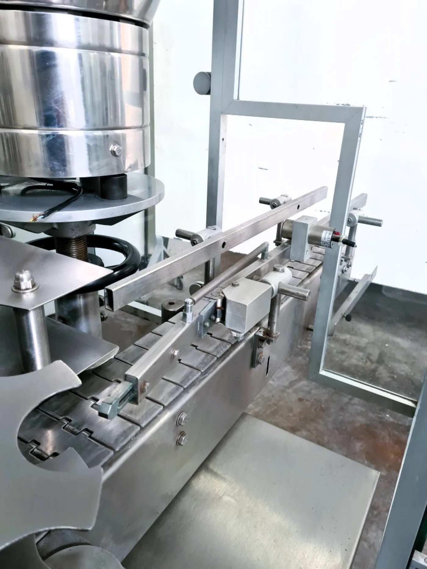 RIEMPITRICE TAPPATRICE FLACONI – FARMOMAC – MOD. F 57 - 5