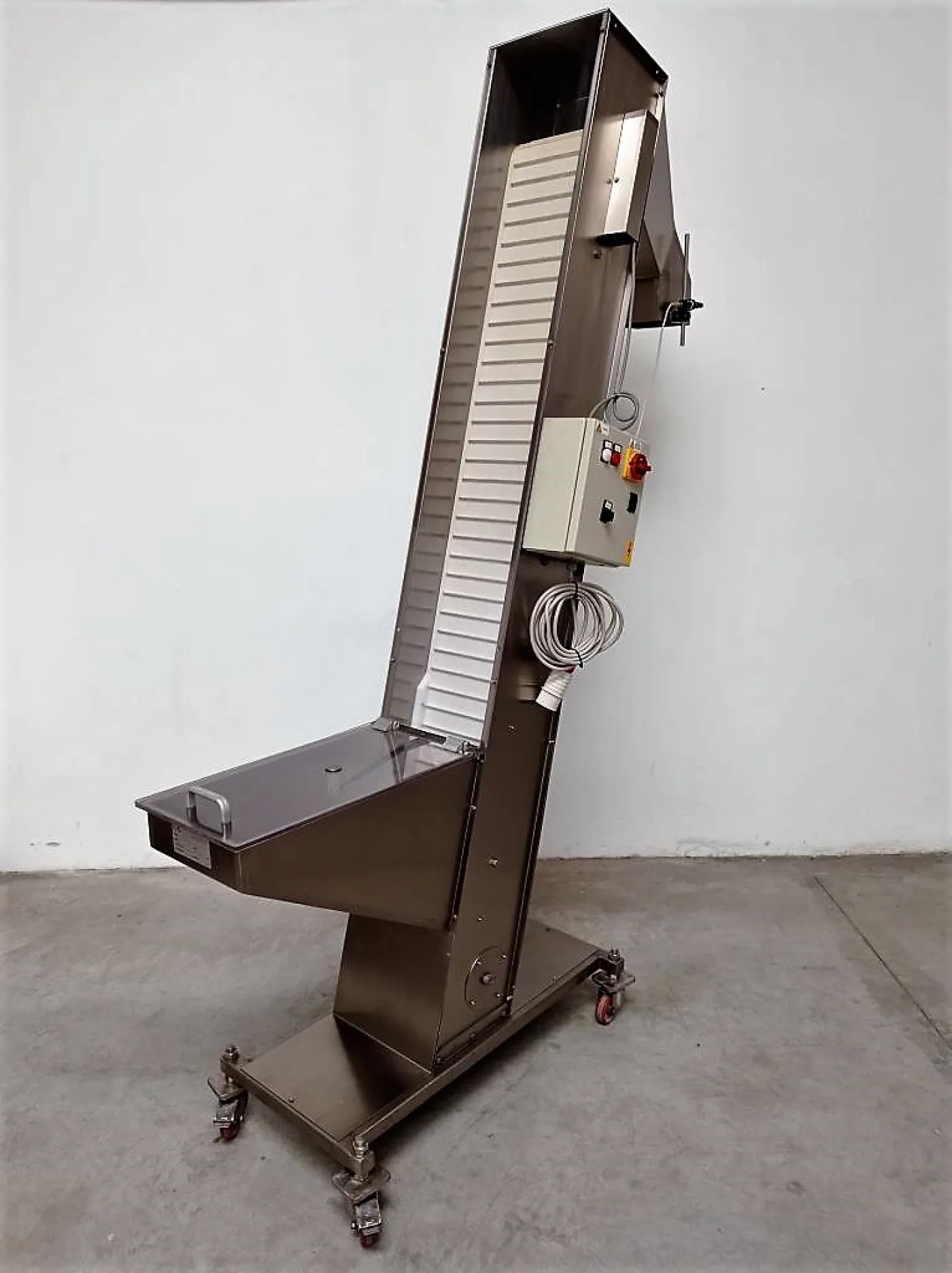 ELEVATORE PER TAPPI – NUOVA COMEVI –MOD. COMEV 2 - 6