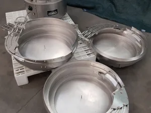 ALIMENTATORE VIBRANTE A TAZZA PER TAPPI – BAUSCH STROEBEL MOD. VWF650