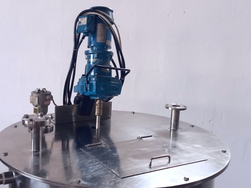 DISSOLUTORE CON AGITATORE – MOD. 450 L