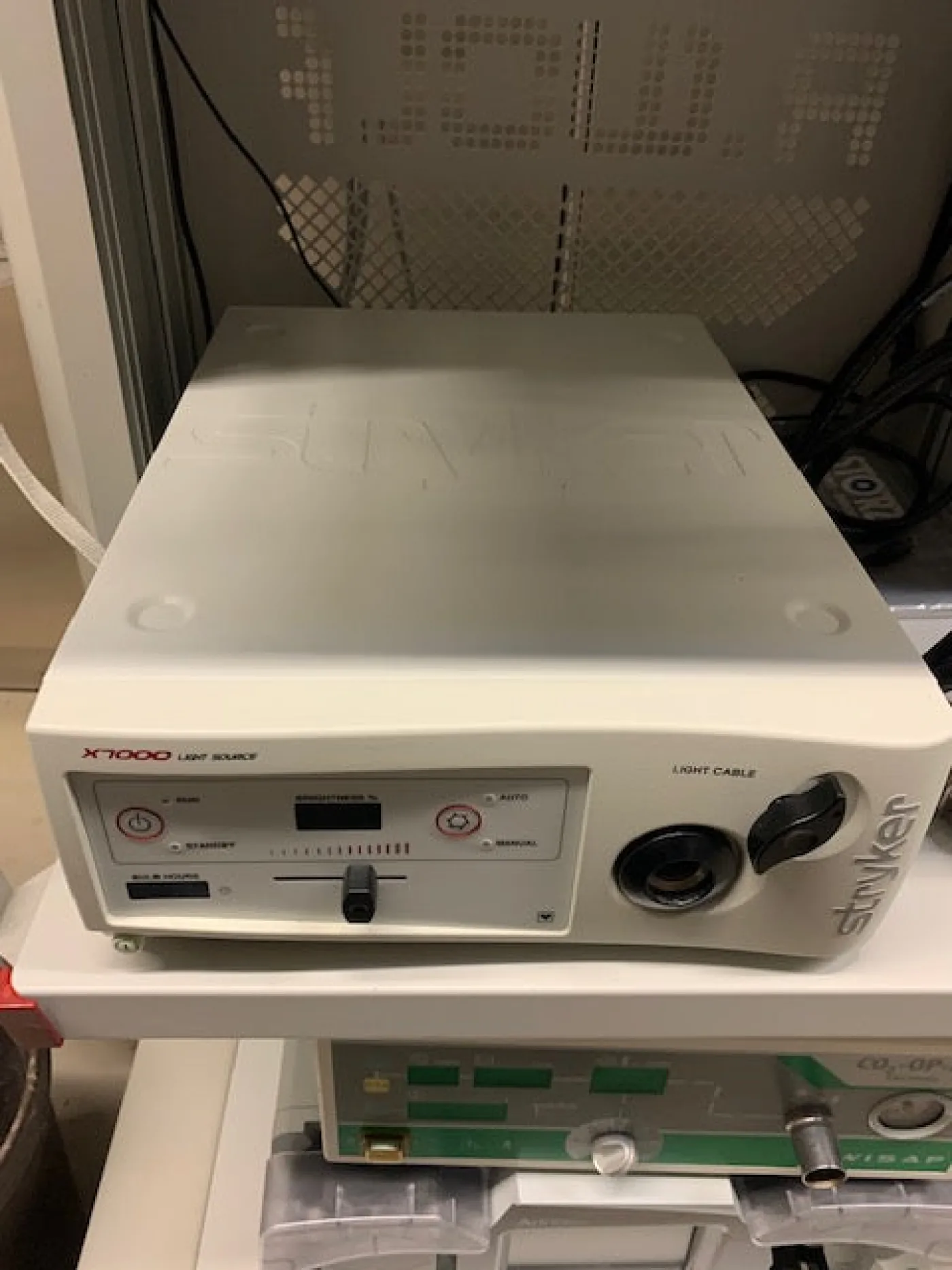 Stryker X-7000 Endoskopiekaltlichtquelle - 1