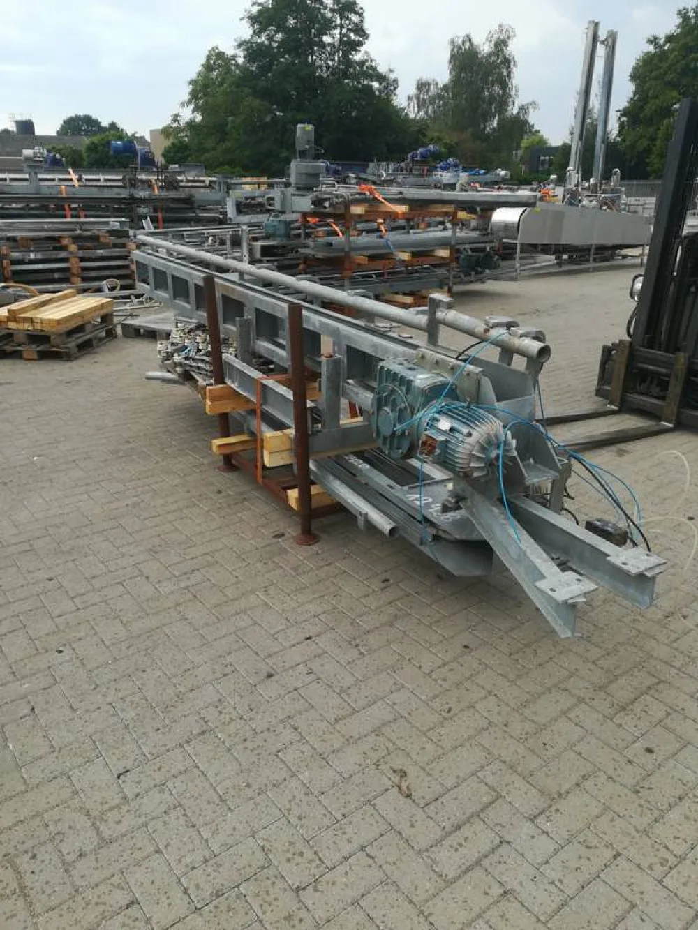 Conveyor lift