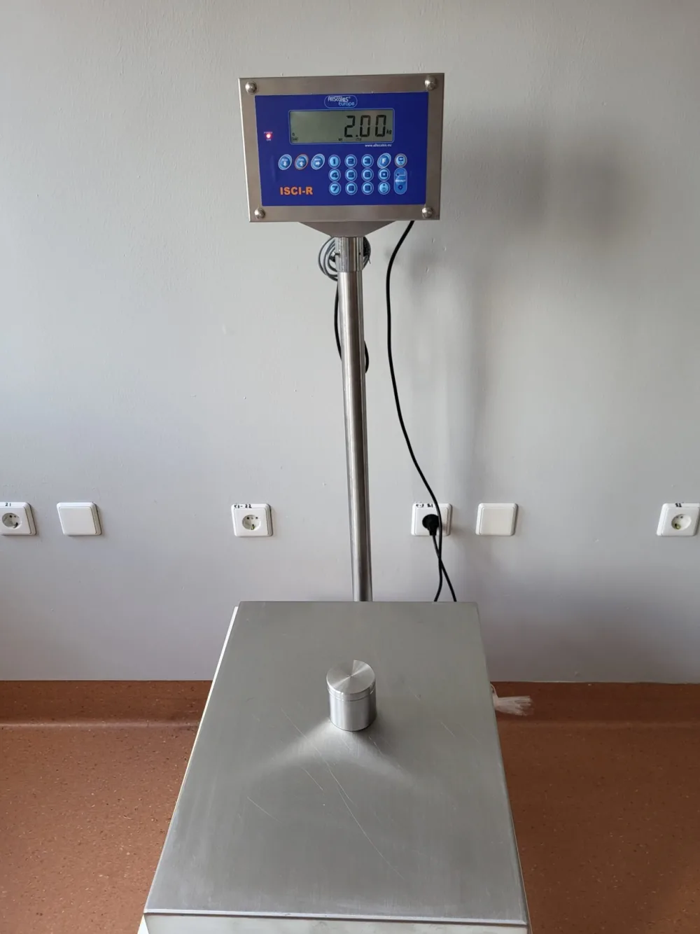 Used Ohaus defender bench scale 60 kg
