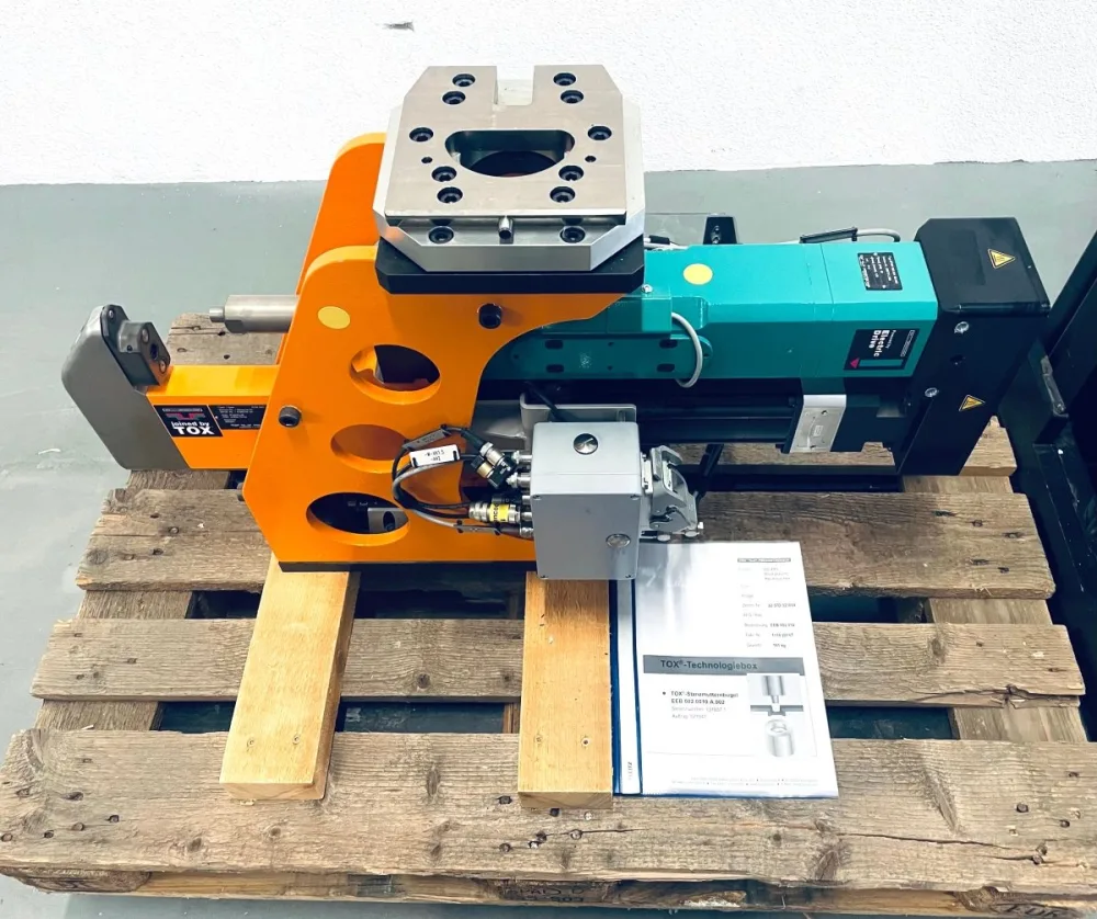Tox Pressotechnik Clinchzange mit Servoantrieb EEB 002.010.A.002